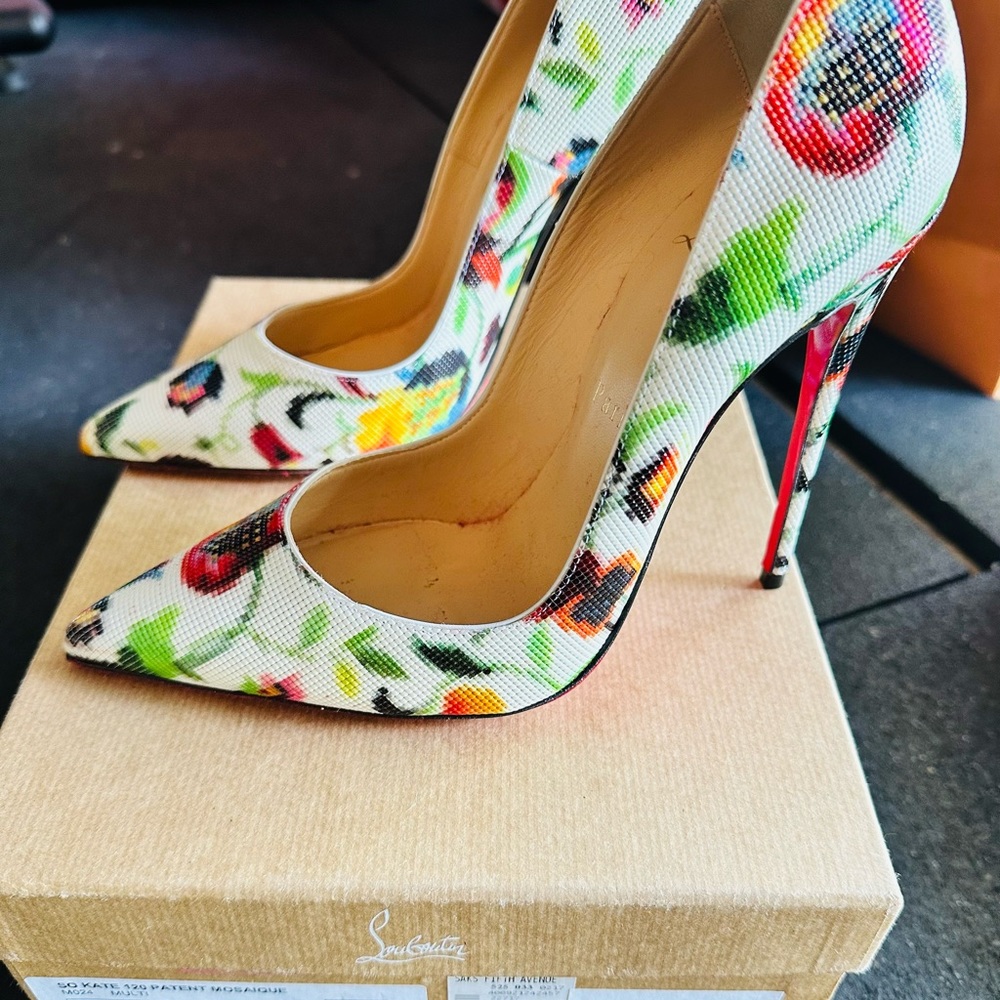 Mosaic Christian Louboutin So Kate - Picture 2 of 4